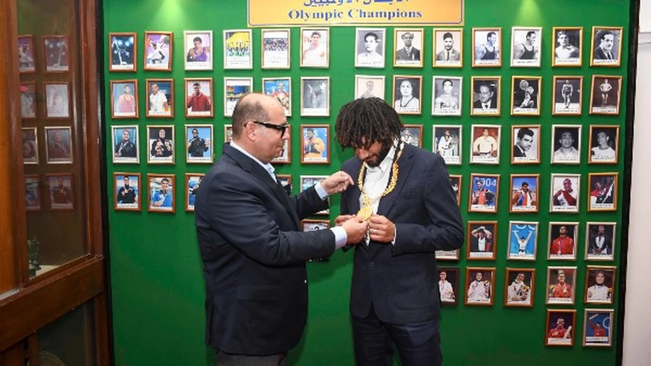 اختيار النني سفيرًا للجنة الأولمبية المصرية وتكريمه بالقلادة الذهبية يعزز دوره الرياضي والاجتماعي